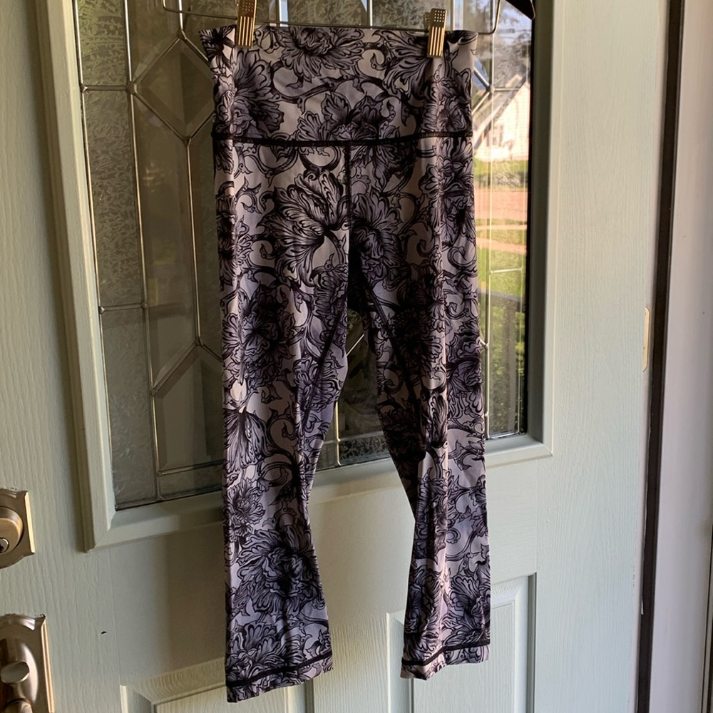 4. Size 6 LULULEMON Periwinkle + Black Cropped Patterned Leggings